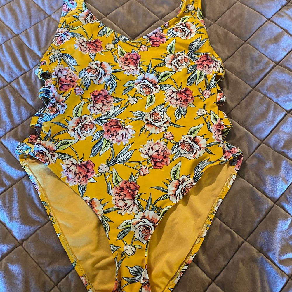 One piece bathing suites